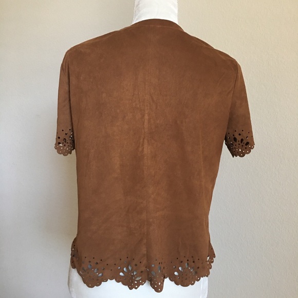 Brown Top w/ Floral Cut Detail - Picture 3 of 4